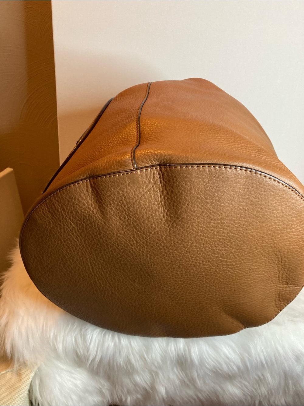 Beautiful Tory Burch All T Hobo in Tan Leather - RARE - Picture 4 of 9
